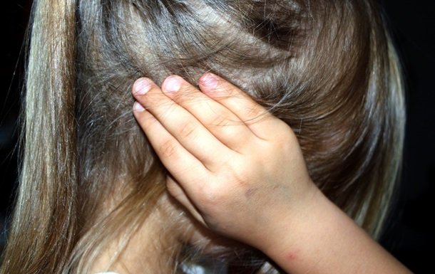 Батько-тиран роками ґвалтував доньку-інваліда