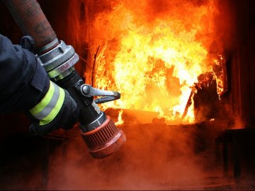 Вогонь наробив лиха: на Берегівщині горів будинок