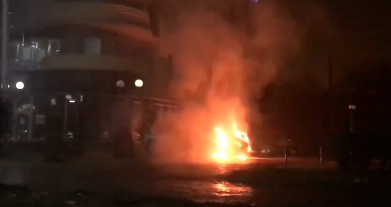 Спалене вночі в Ужгороді авто належить Надзвичайному та Повноважному Послу України (ВІДЕО)