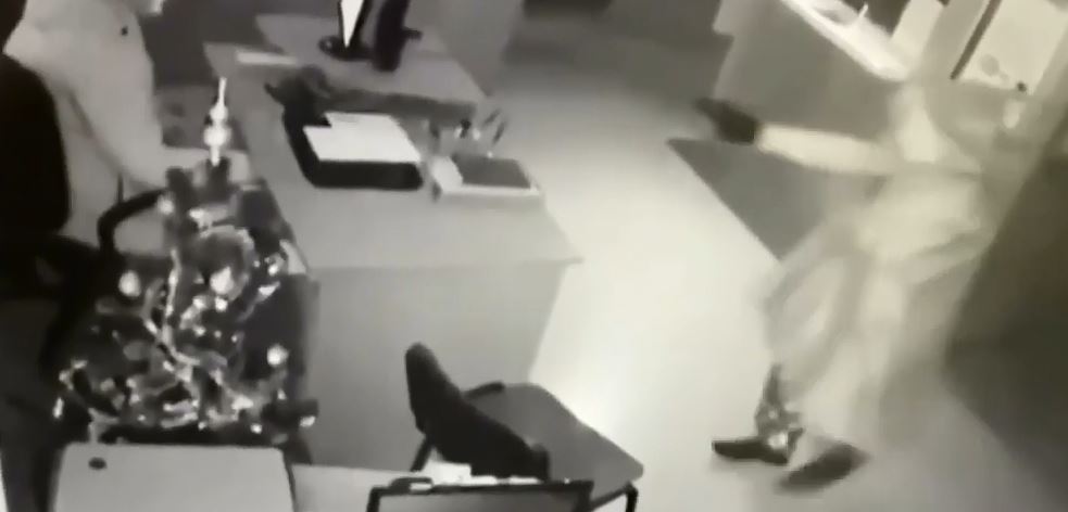 Чоловік вистрілив в голову директорові фінансової контори (ВІДЕО)