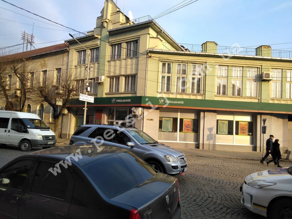 У центрі Мукачева автівка збила дитину  (ФОТО)