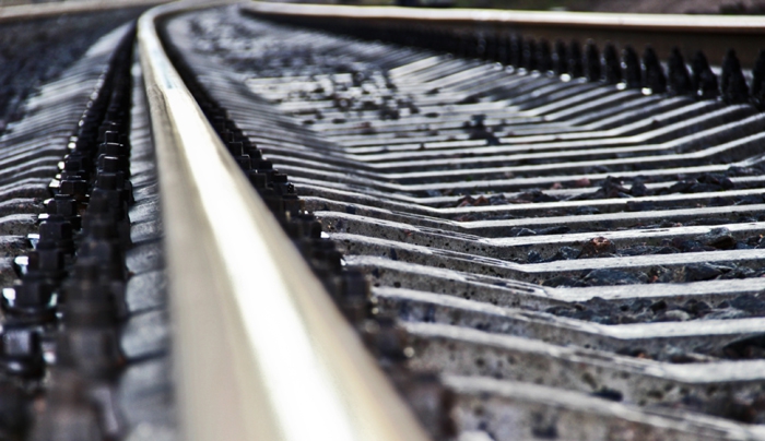 Смерть на колії: у Мукачеві потяг збив молоду жінку