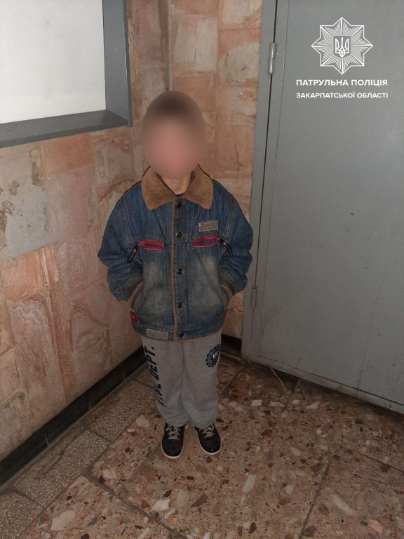 Мукачівські патрульні знайшли дитину (ФОТО)