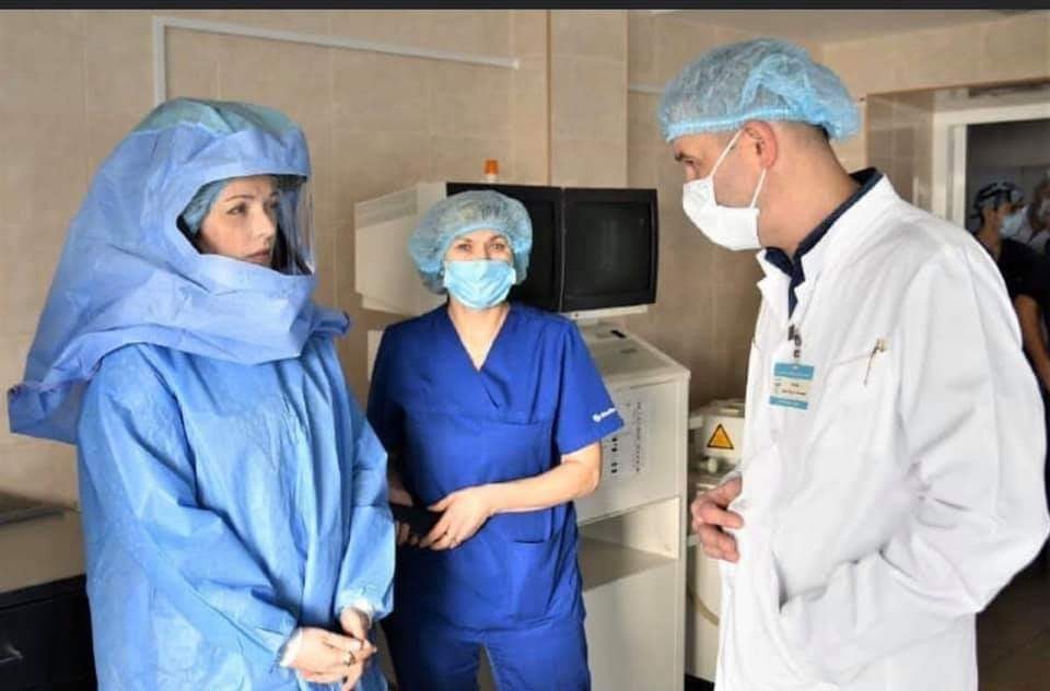 Міністр охорони здоров‘я у "скафандрі" запевняла українців: «все під контролем» (ФОТО)