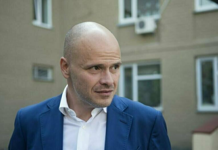 Депутат від "СН" продав в Китай весь запас українських масок