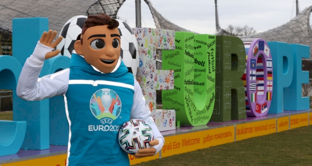 Євро-2020 через коронавірус відбудеться у наступному році