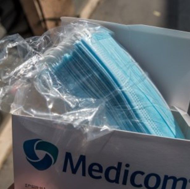 Італійські ЗМІ звинувачують Чехію в крадіжці сотні тисяч масок, які Китай направив до Італії