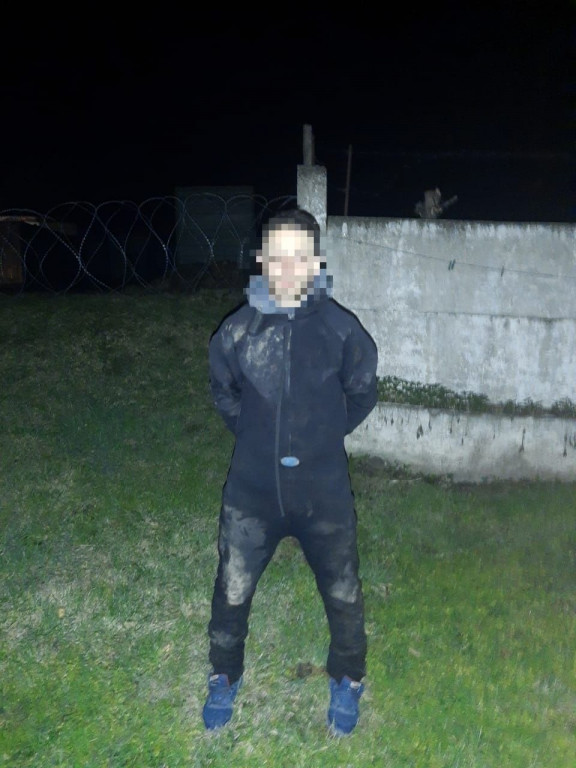 На Закарпатті "водолаз" переправляв медичні маски до Румунії (ФОТО)