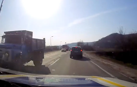 Наче у фільмах: на Мукачівщині п'яний водій влаштував справжню погоню з поліцейськими (ВІДЕО)