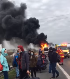 В Угорщині на ходу загорівся автобус, який перевозив закарпатців (ВІДЕО)