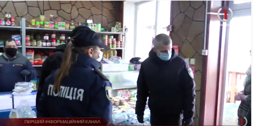 В Ужгороді патрульні поліцейські перевіряють дотримання карантинних заходів (ВІДЕО)