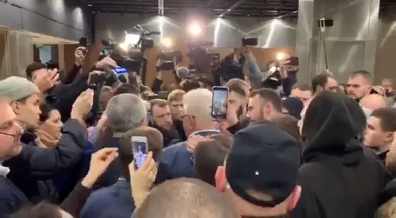 Сьогодні, під час презентації платформи Національного примирення, націоналісти влаштували бійку (ВІДЕО)