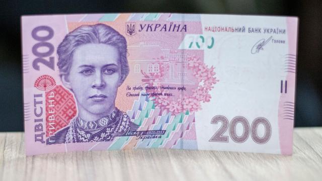 Курс валют на 9 квітня: долар знову починає дорожчати