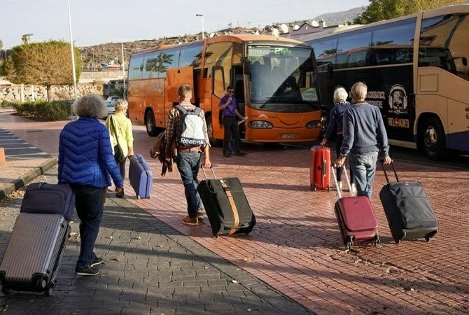 Українцям заборонили їздити на заробітки в інші країни