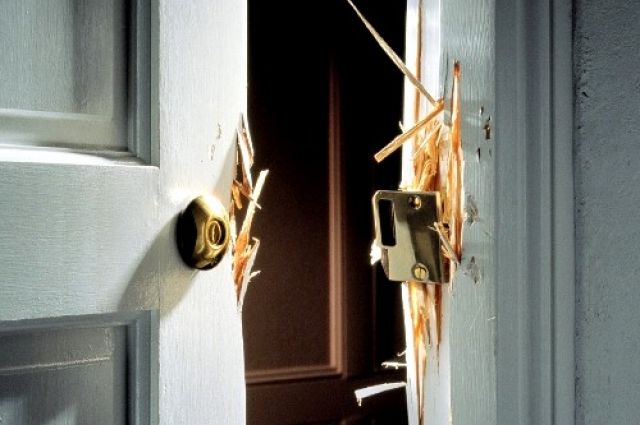 Нічні крадії: в Ужгороді затримали ймовірних грабіжників (ФОТО)