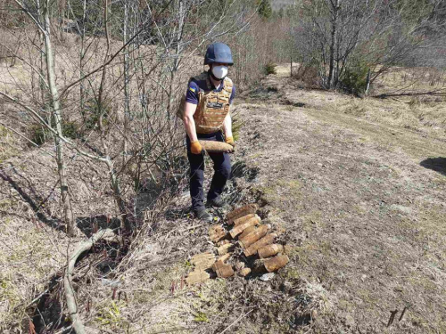 На Рахівщині лунали вибухи: знищили арсенал боєприпасів (ФОТО)