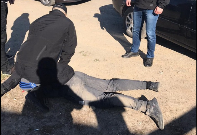 Спецоперація СБУ на Закарпатті: з країни хотіли вивезти масштабну партію засобів захисту (ФОТО, ВІДЕО)