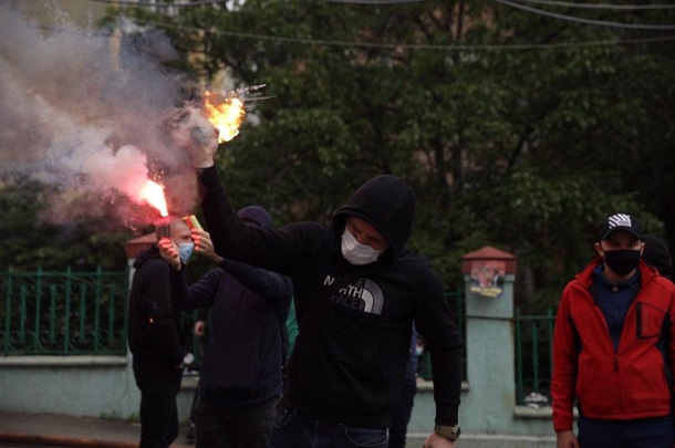 Намагались підірвати: неонацисти атакували офіс "Опозиційної платформи - За життя"