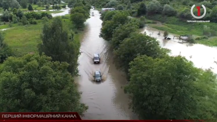 Підтоплення та залиті дороги: Рахівщина оговтується від паводкової хвилі (ВІДЕО)