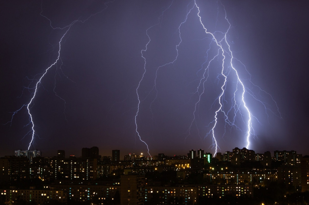 Погіршення погоди: на Ужгород насуваються грози