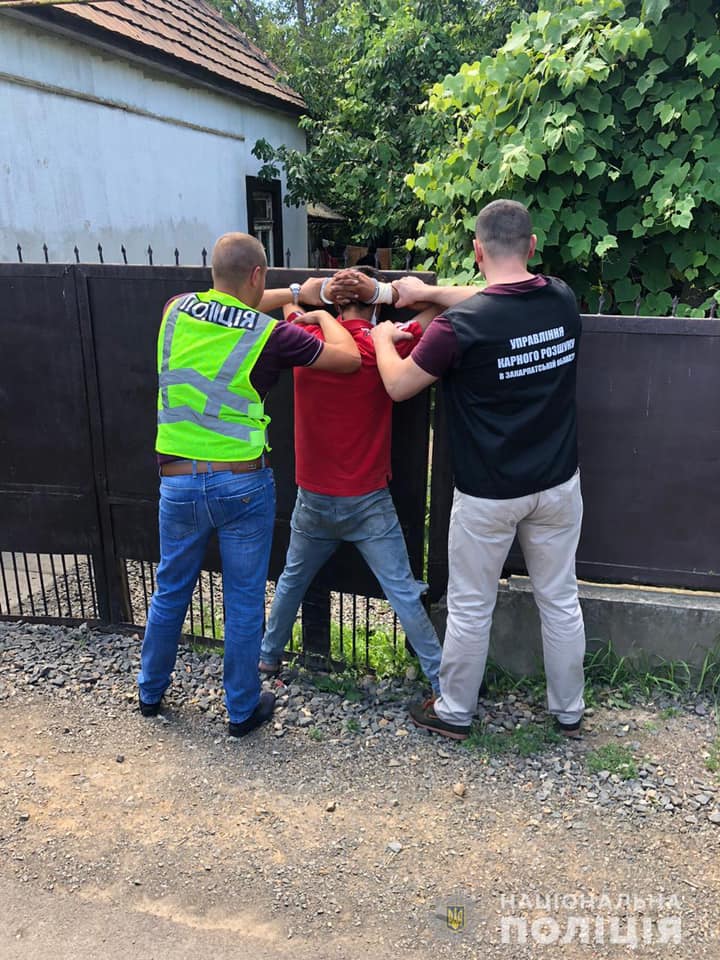 На Берегівщині чоловік побив й пограбував жінку з інвалідністю (ФОТО)