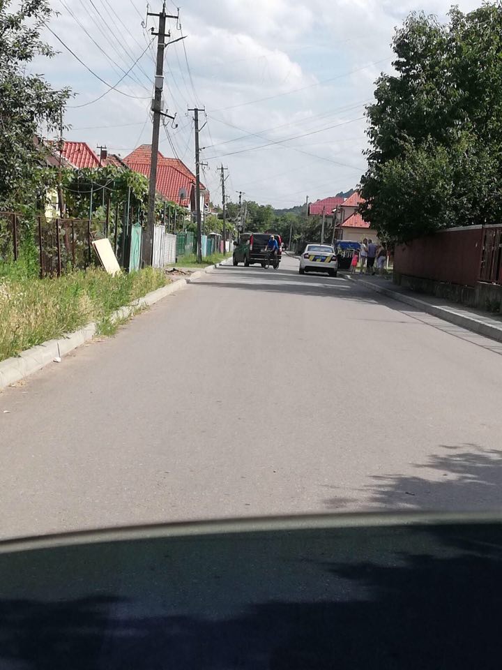 У Мукачеві сталася ДТП: нерозминулися мікроавтобус і мотоцикліст (ФОТО)