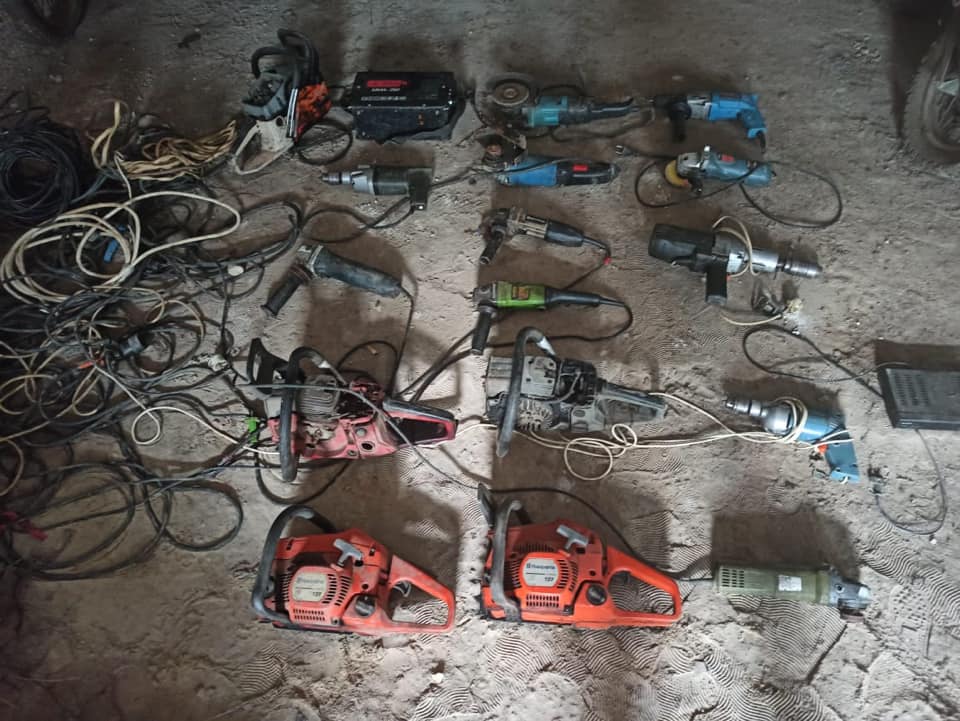 Шнури, дриль та перфоратори: на Мукачівщині правоохоронці вилучили крадені речі (ФОТО)