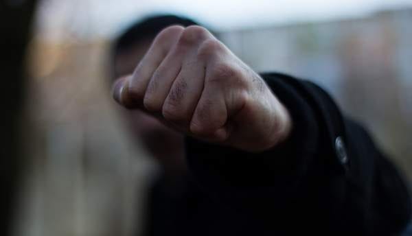 В Ужгороді невідомі побили студента УжНУ: розшукують свідків