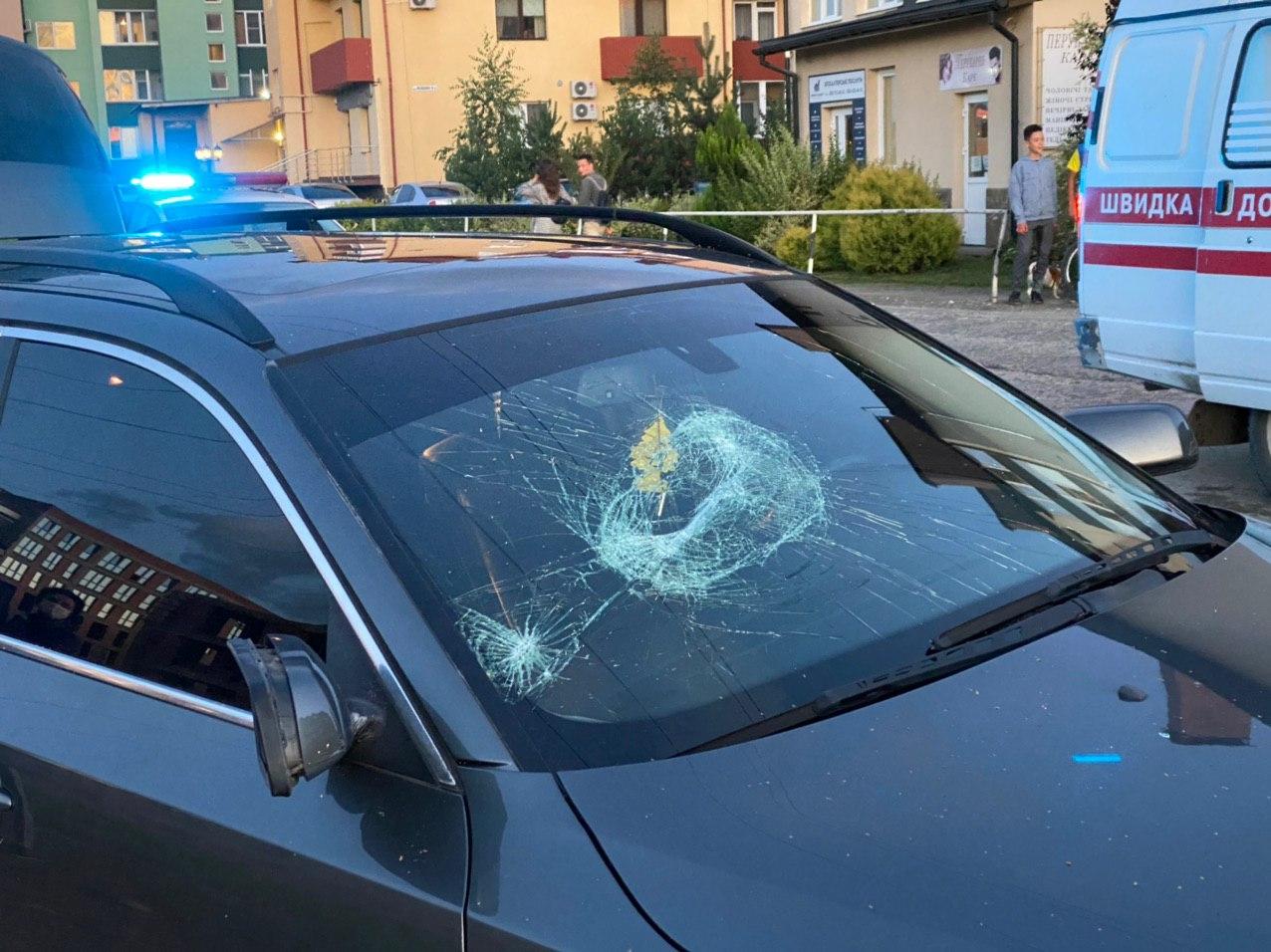 В Ужгороді стріляють: поранено двоє осіб (ФОТО, ВІДЕО)