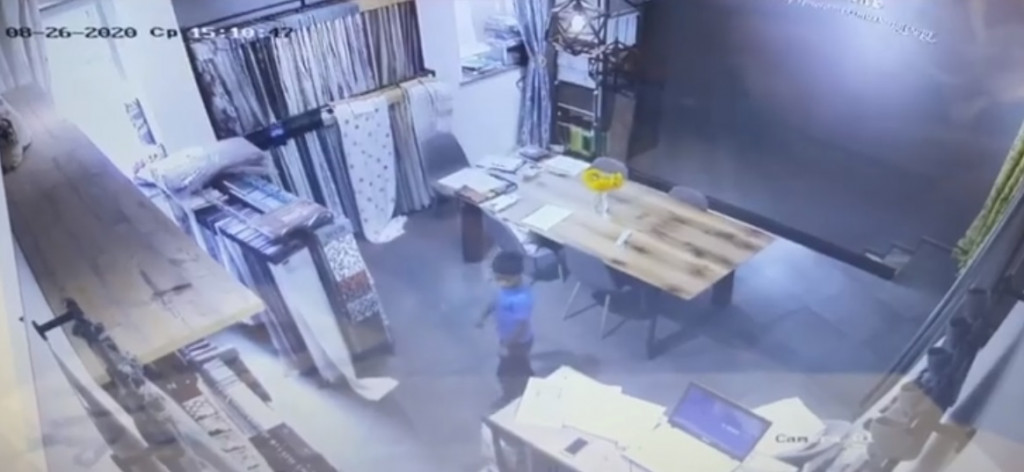 Викрали значну суму грошей: в Ужгороді підлітка підозрюють в пограбуванні (ВІДЕО)