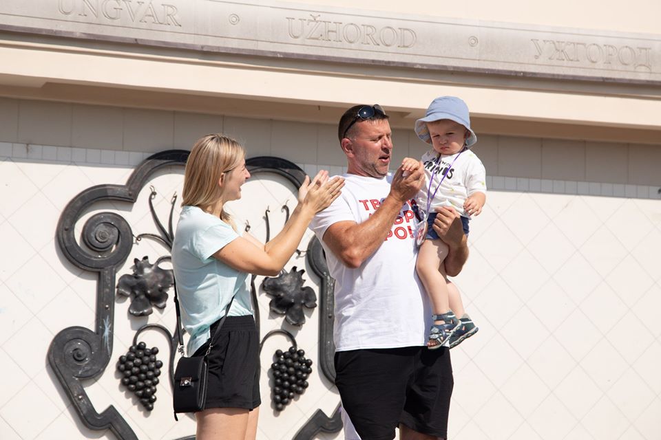 Зібрали понад 200 тисяч гривень: в Ужгороді пройшов благодійний марафон "Біжу за Давидика" (ФОТО)