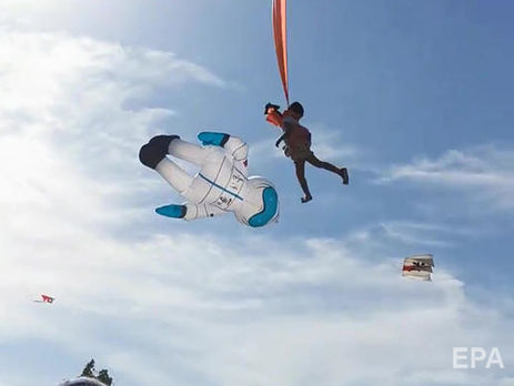 Дивом не постраждала: у Тайвані повітряний змій підняв 3-річну дівчинку в небо (ВІДЕО)