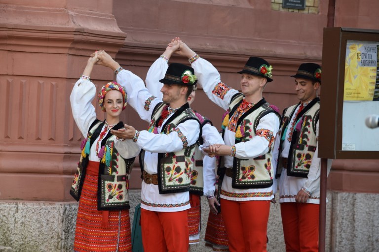 "Вечори під каштанами": в Ужгороді продовжують насолоджуватися музикою (ФОТО)