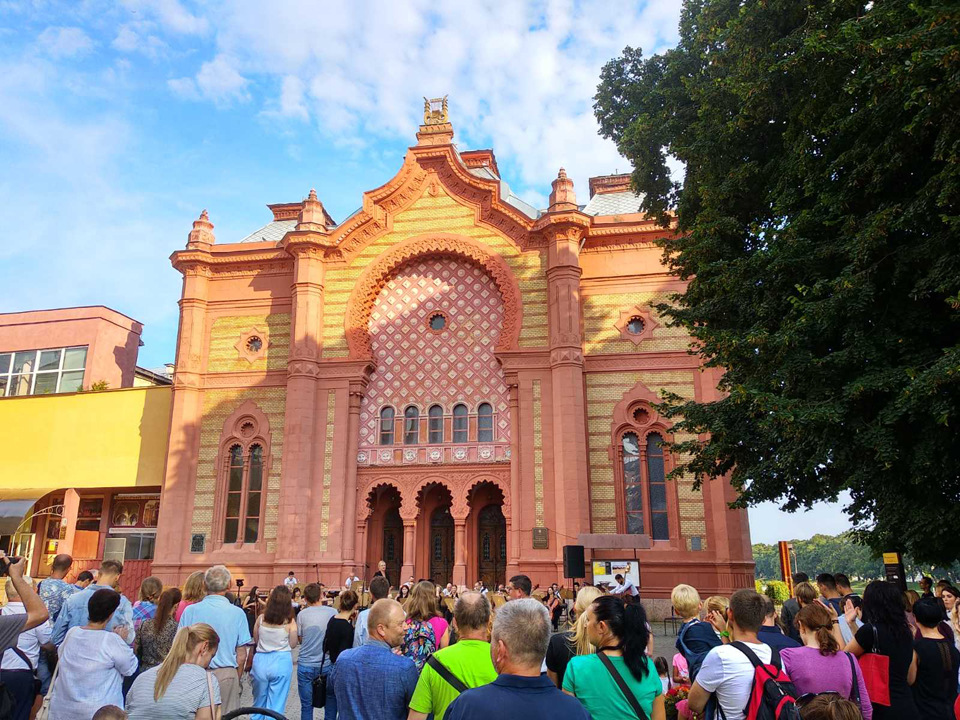 Другий день в Ужгороді лунає музика просто неба (ВІДЕО)