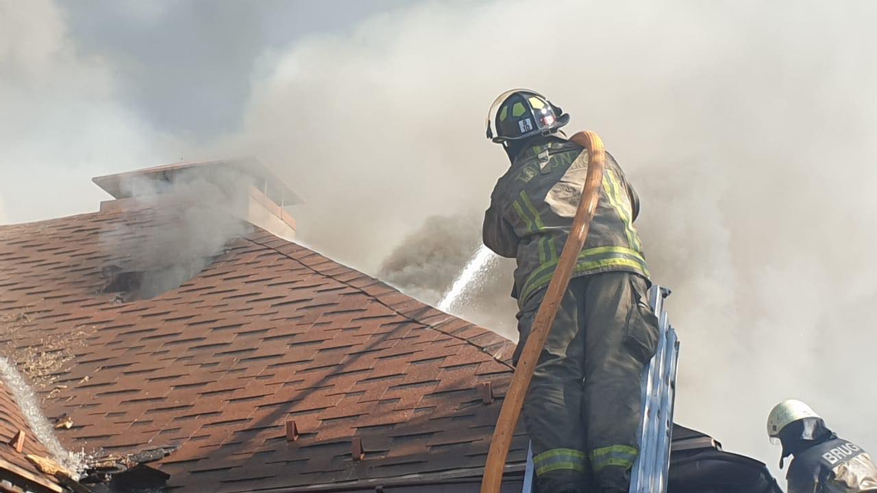 З'явилися перші кадри з місця пожежі у "Чарді" на Ужгородщині (ФОТО, ВІДЕО)