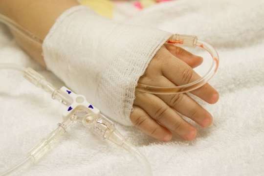 На межі життя: на Львівщині дитина проковтнула 36 магнітних кульок (ФОТО)