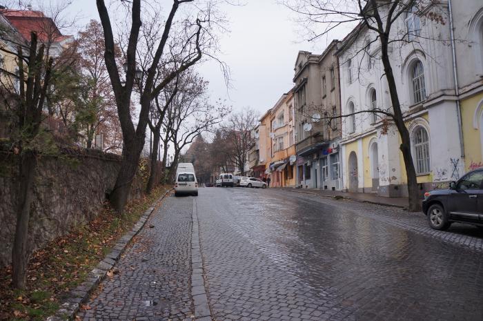 В Ужгороді декілька днів на одній з центральних вулиць буде ускладнений проїзд