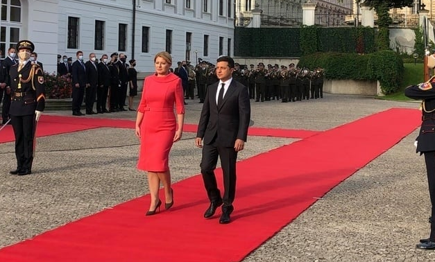 Зеленський тa Чaпутовa підписaли угоду про використaння повітряного простору Словaччини aеропортом в Ужгороді