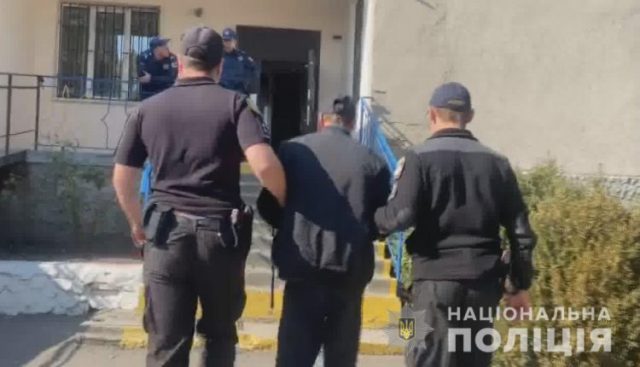 Чоловік вбив друга викруткою та ліг спати біля трупа (ФОТО)