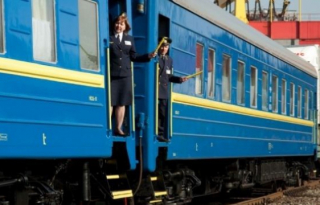 Укрзалізниця відкриває продаж квитків на поїзди до та зі станції Чоп