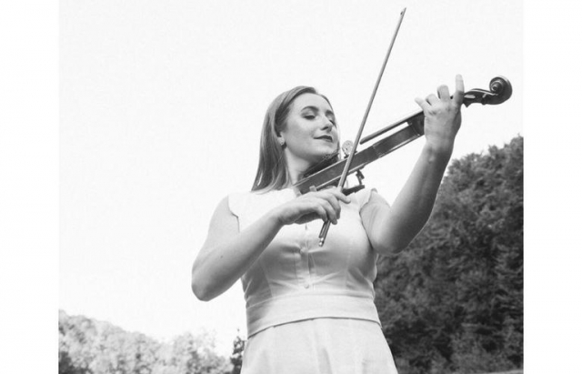 Закарпатців запрошують на онлайн-концерт професійної скрипальки Ліани Прицької