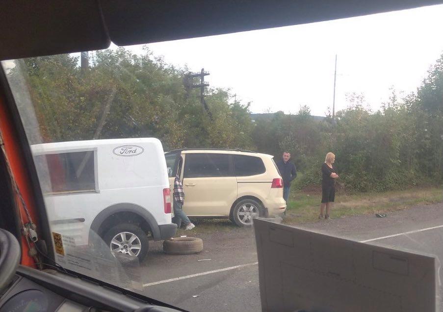 Рух ускладнено: при в'їзді в Іршаву зіштовхнулися мікроавтобуси (ФОТО)
