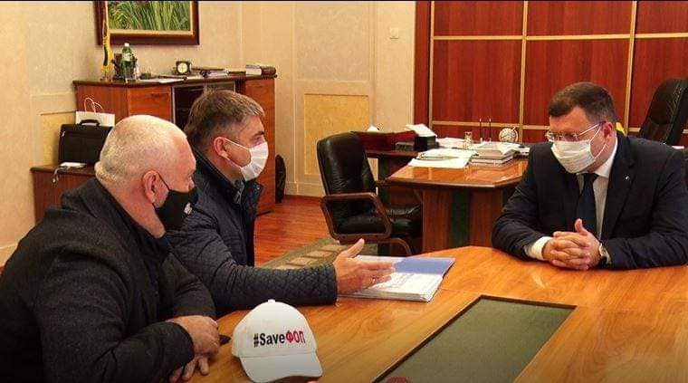 Представники партії "ОП-ЗЖ" Закарпаття разом із учасниками руху #SaveФОП передали до ОДА підписи підприємців, які виступають проти законів №128 і №129