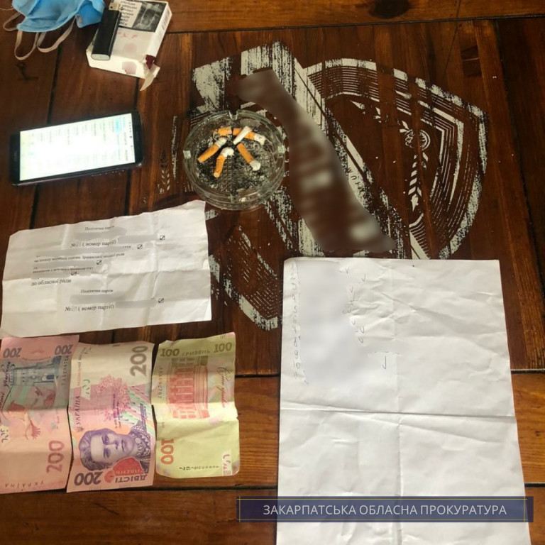 Агітувала голосувати за «потрібного» кандидата: мешканку Іршави підозрюють у підкупі виборців