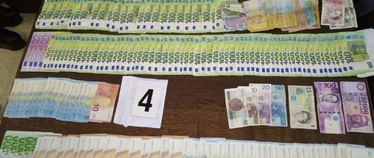 Спецоперація у Словаччині: неподалік Закарпаття затримали групу осіб, що перевозили з України наркотики та зброю (ФОТО, ВІДЕО)