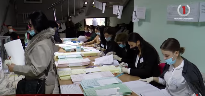Місцеві вибори 2020: Ужгород закінчив голосування (ВІДЕО)