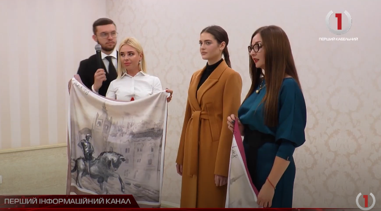 У Мукачеві презентували першу на Закарпатті «локальну» хустку (ВІДЕО)