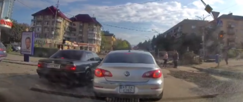 В Ужгороді зафіксували зухвалого порушника ПДР (ВІДЕО)