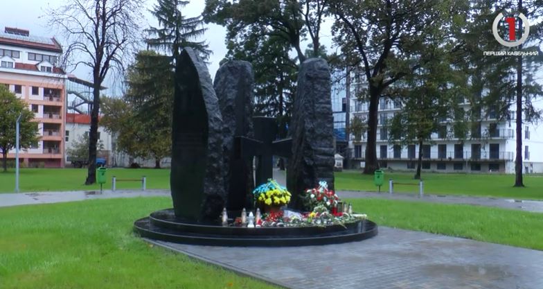 У Мукачеві відкрили монумент воїнам-захисникам (ВІДЕО)