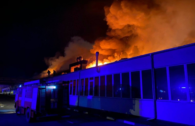З'явилися нові світлини під час та після масштабної пожежі на лижній фабриці "Fischer" у Мукачеві (ФОТО)